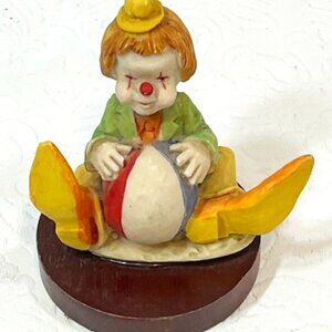 VTG Ceramic Clown On Sand w/Beachball On Round Wood Base Figurine 2"x3"